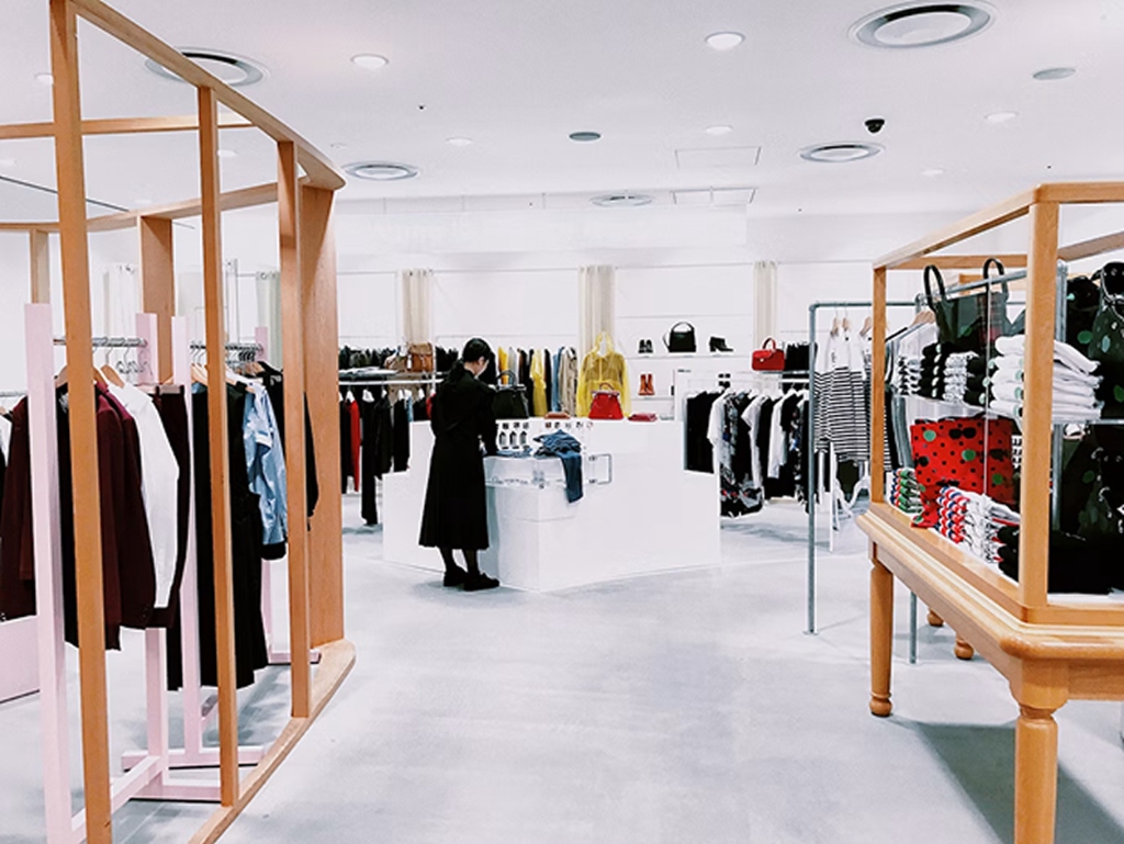 Retail & E-Commerce